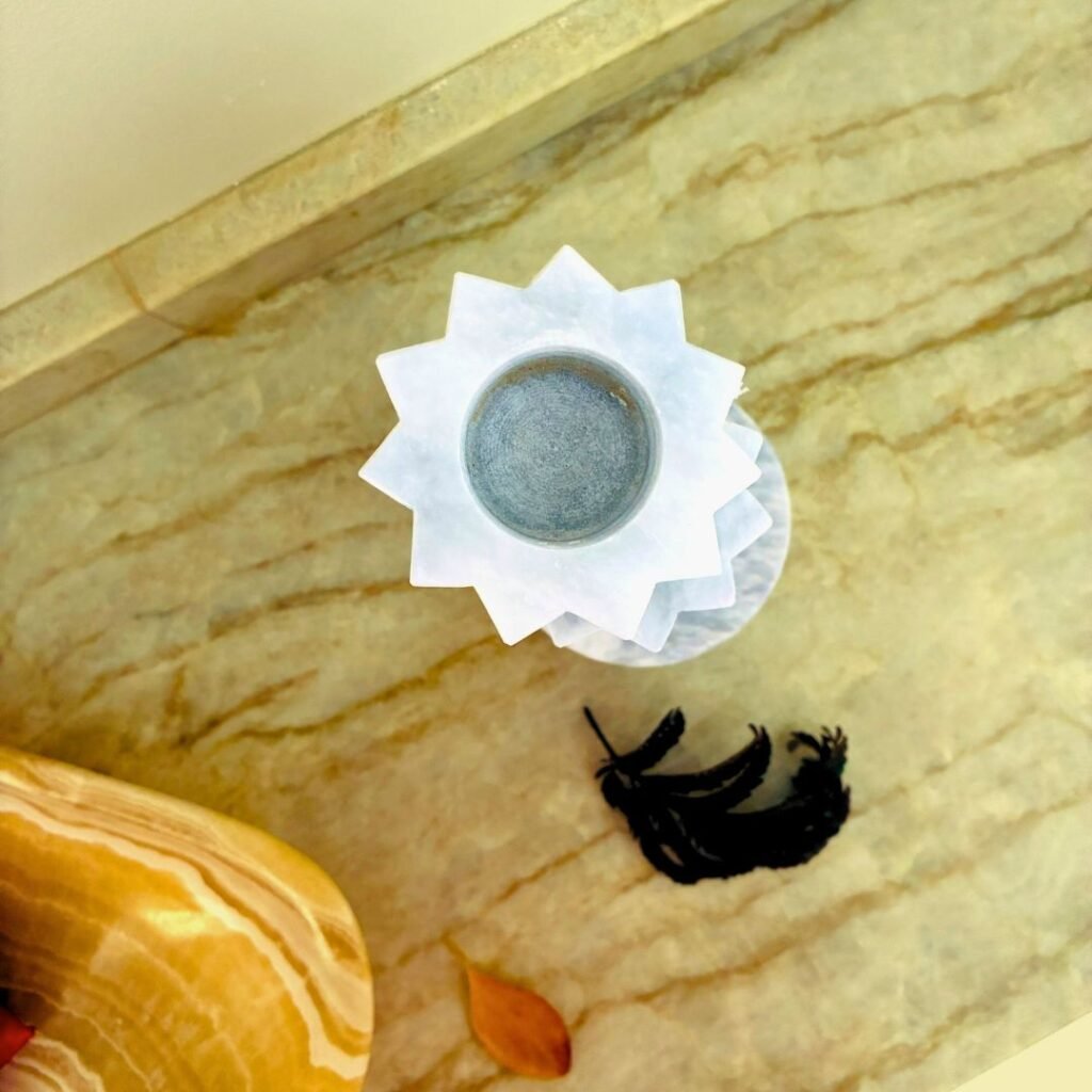 Ljusstake i sten som skapar stämning och stil