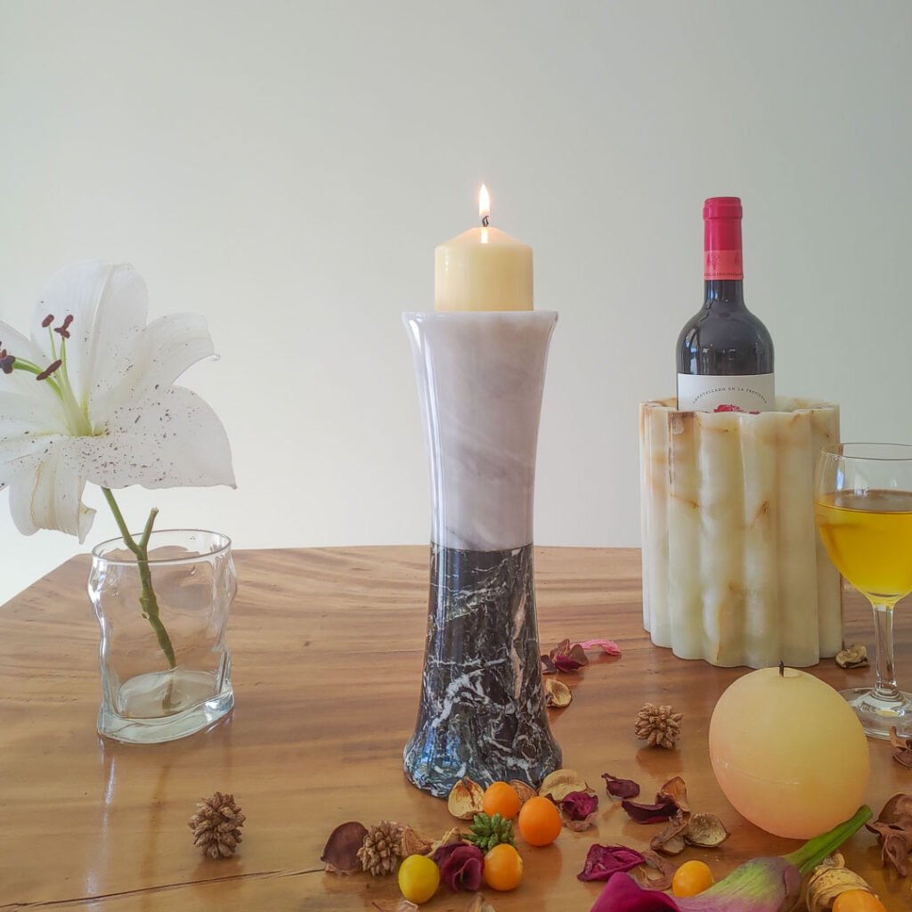 Portavelas alto tallado de piedra natural mármol