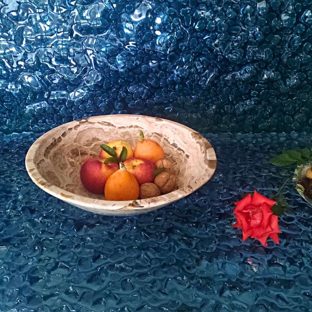 Plato mármol decorativo redondo con acabado natural, ideal para mesas de comedor, recibidores o cocinas