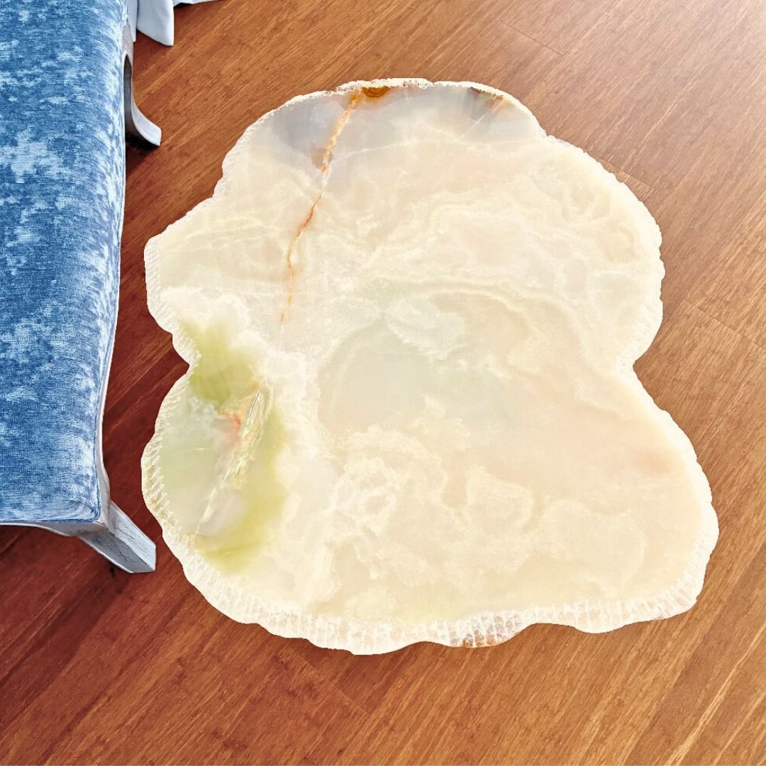 Piccolo tavolino con piano in marmo e design tulip, tavolo d’accento perfetto