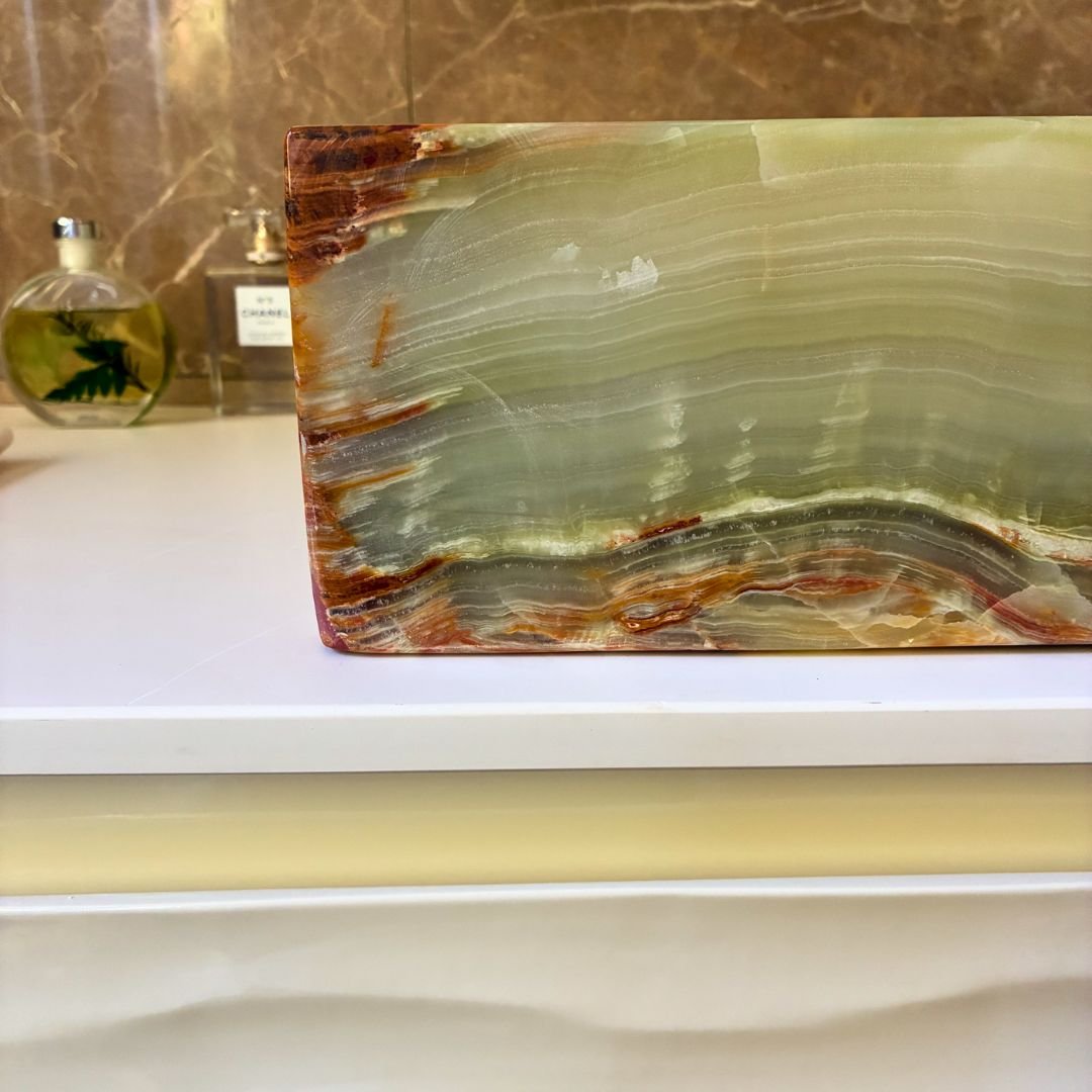 Lavabo de baño en ónix verde rectangular con diseño contemporÔneo, perfecto para vanidades modernas.