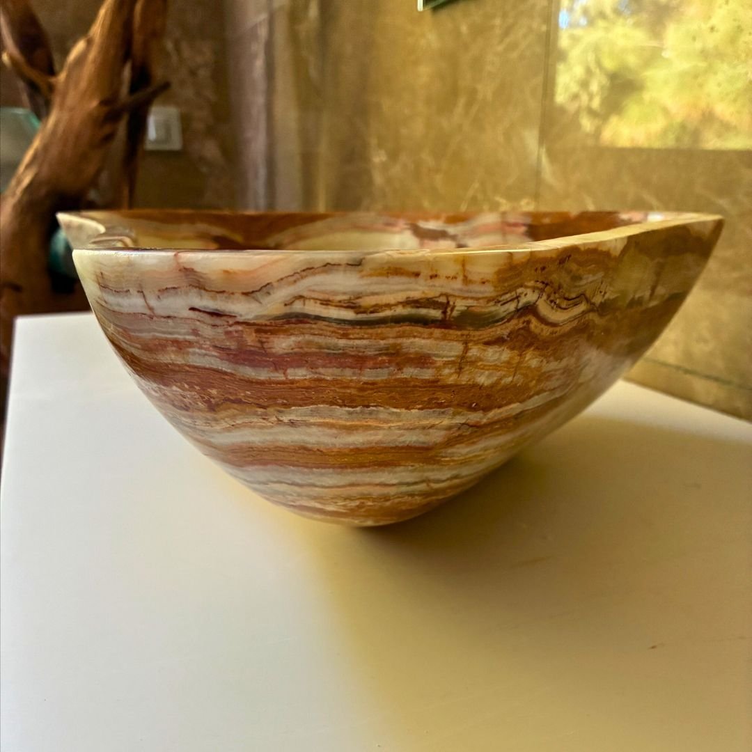 Lavabo compacto de piedra natural en ónix marrón para aseos secundarios