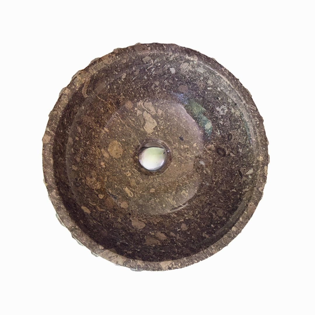 Lavabo de mármol marrón con fósiles y bordes irregulares